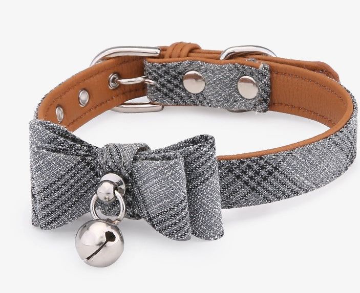 Collier pour chat à rayures diagonales avec grelot